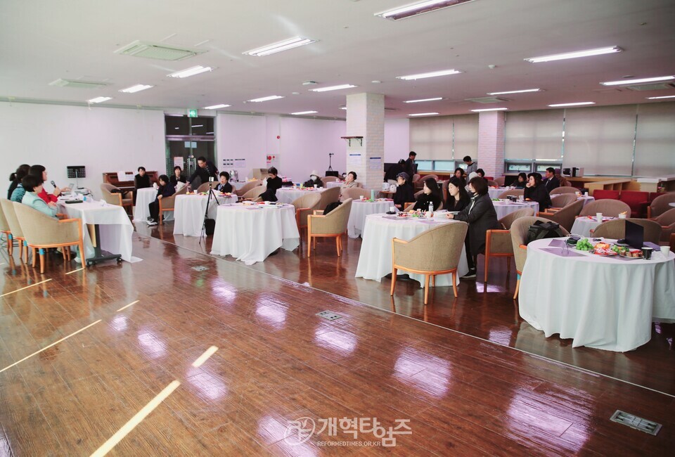 총신대 신대원 총여동문회 제2회 여성사역세미나 모습
