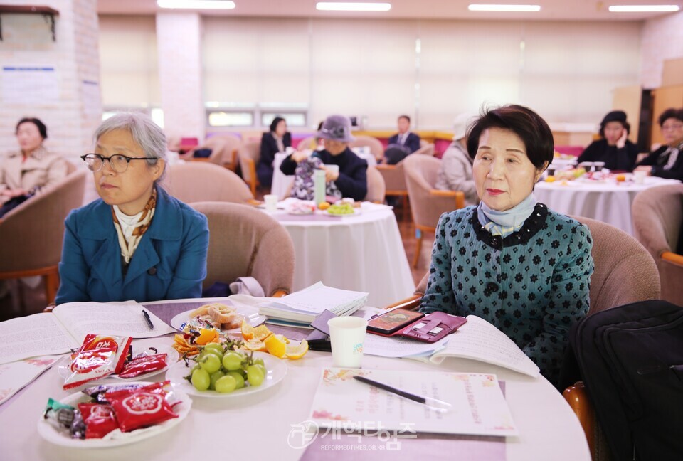 총신대 신대원 총여동문회 제2회 여성사역세미나 모습