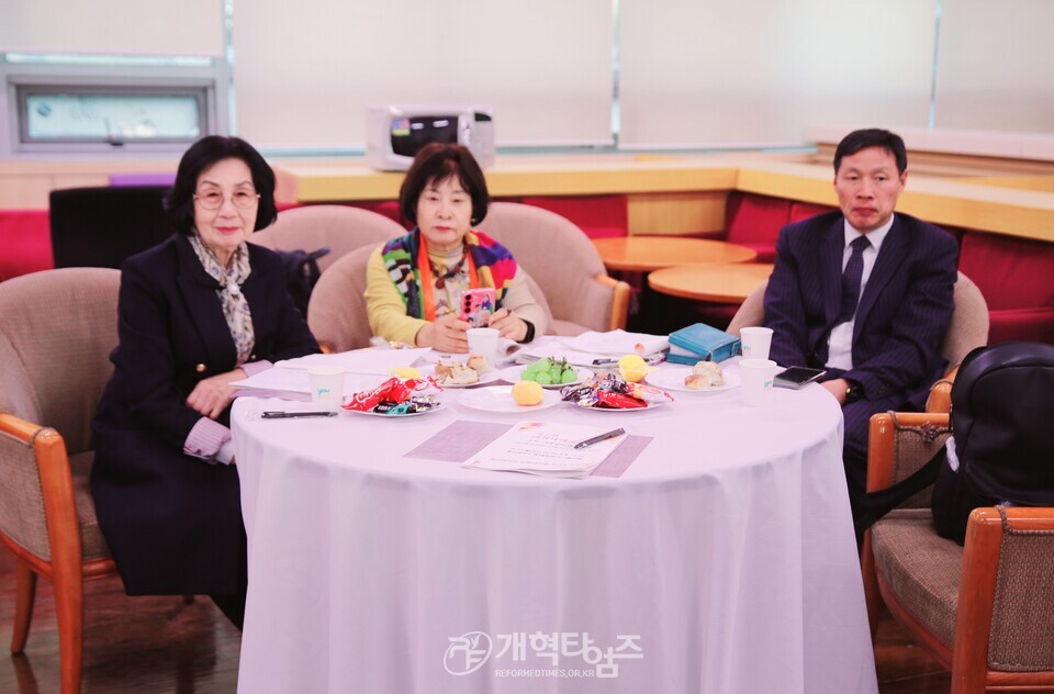 총신대 신대원 총여동문회 제2회 여성사역세미나 모습