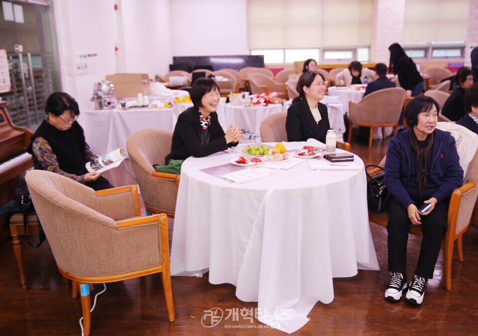 총신대 신대원 총여동문회 제2회 여성사역세미나 모습