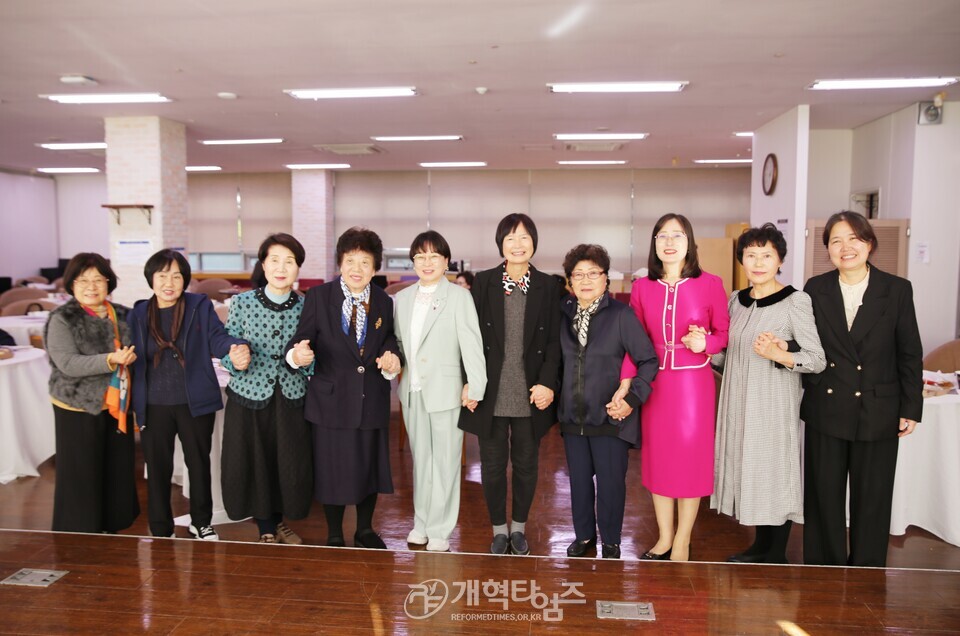 총신대 신대원 총여동문회 제2회 여성사역세미나 모습