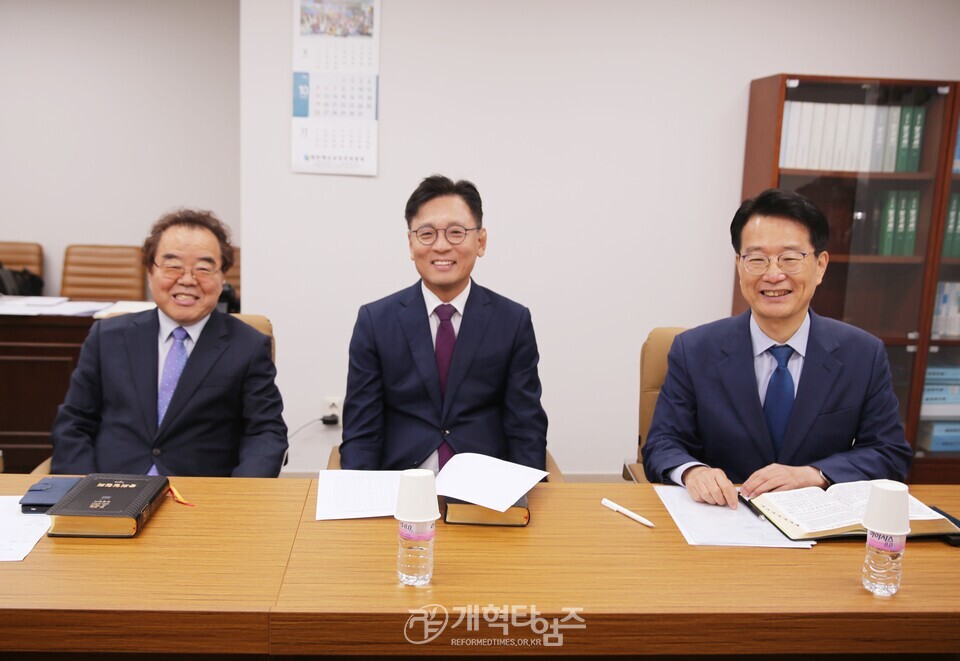 세계개혁교회교류 및 대외협력위원회」첫 전체회의 모습