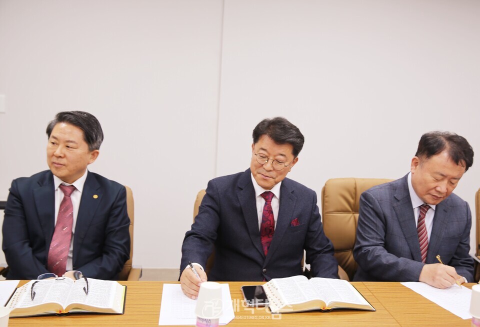 세계개혁교회교류 및 대외협력위원회」첫 전체회의 모습