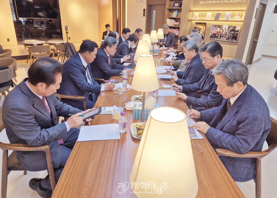 제110회 총회선거관리위원회 첫 전체회의 모습