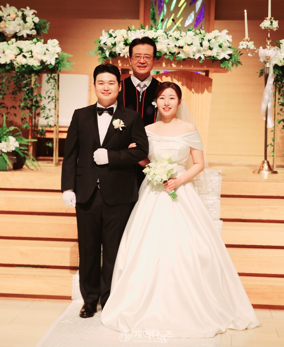 전 총회 감사부장 김경환 목사, 아들 결혼 예배 모습