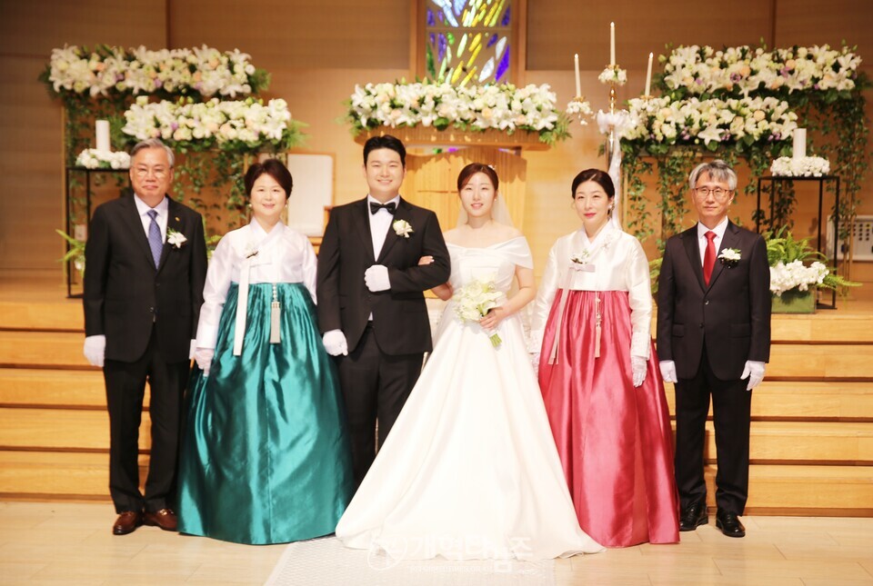 전 총회 감사부장 김경환 목사, 아들 결혼 예배 모습