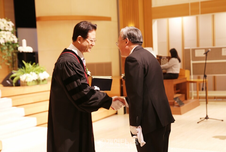 전 총회 감사부장 김경환 목사, 아들 결혼 예배 모습