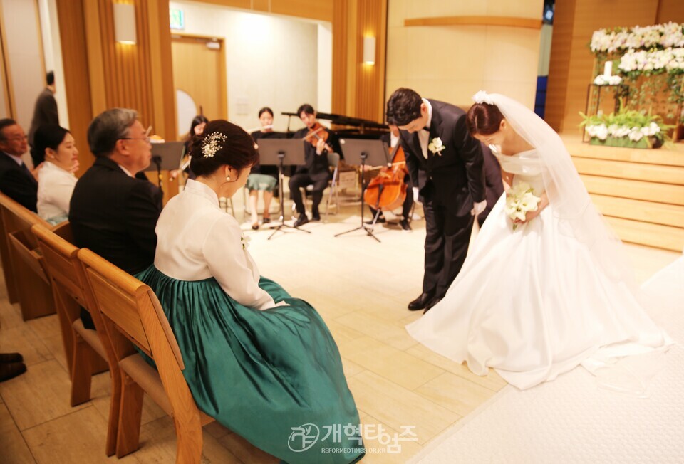 전 총회 감사부장 김경환 목사, 아들 결혼 예배 모습