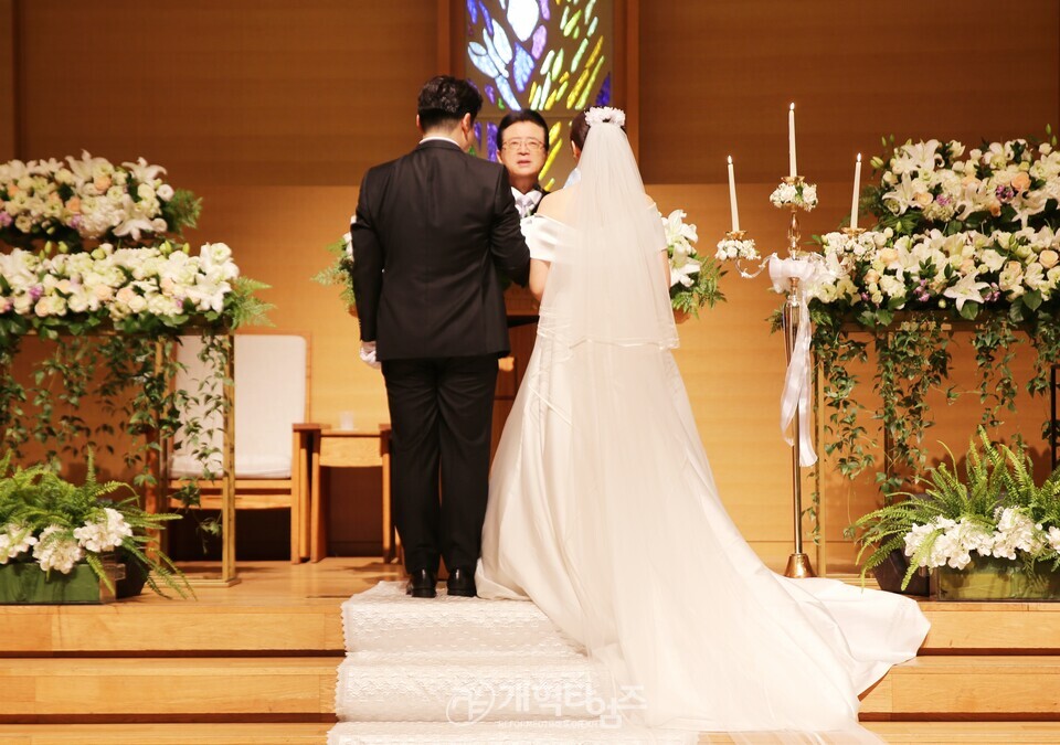 전 총회 감사부장 김경환 목사, 아들 결혼 예배 모습