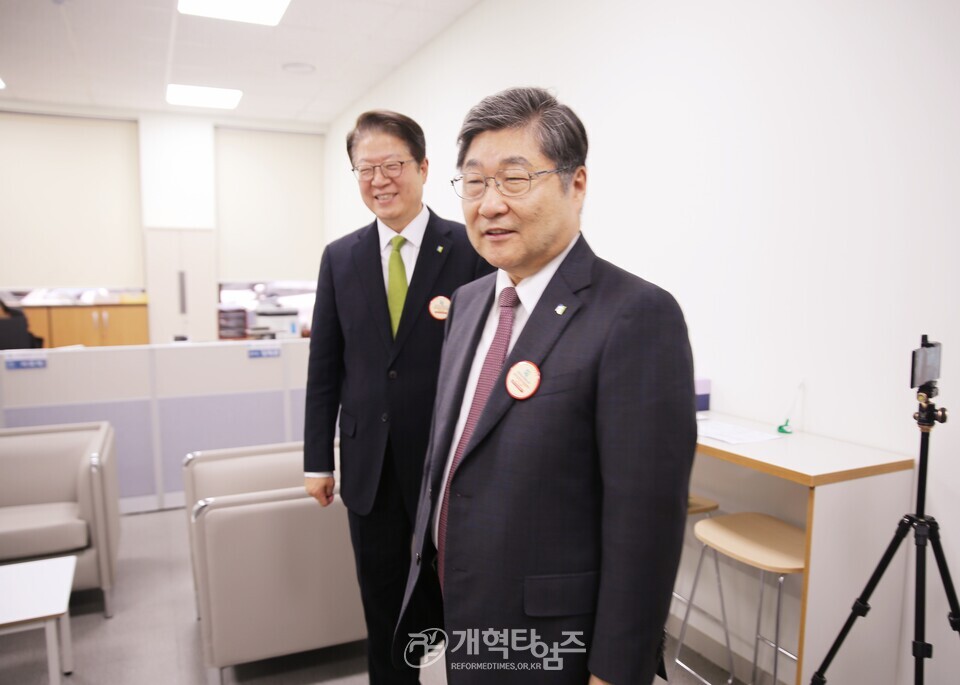 교회종합지원센터 개소 및 현판식 모습