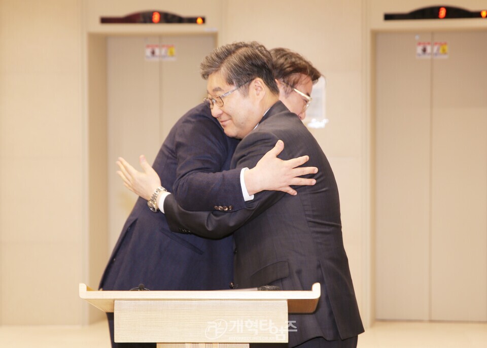 교회종합지원센터 개소 및 현판식 모습