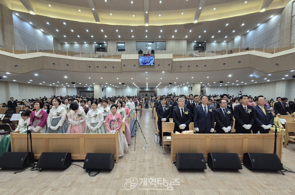 혜림교회, 임직 및 은퇴 감사예배 모습