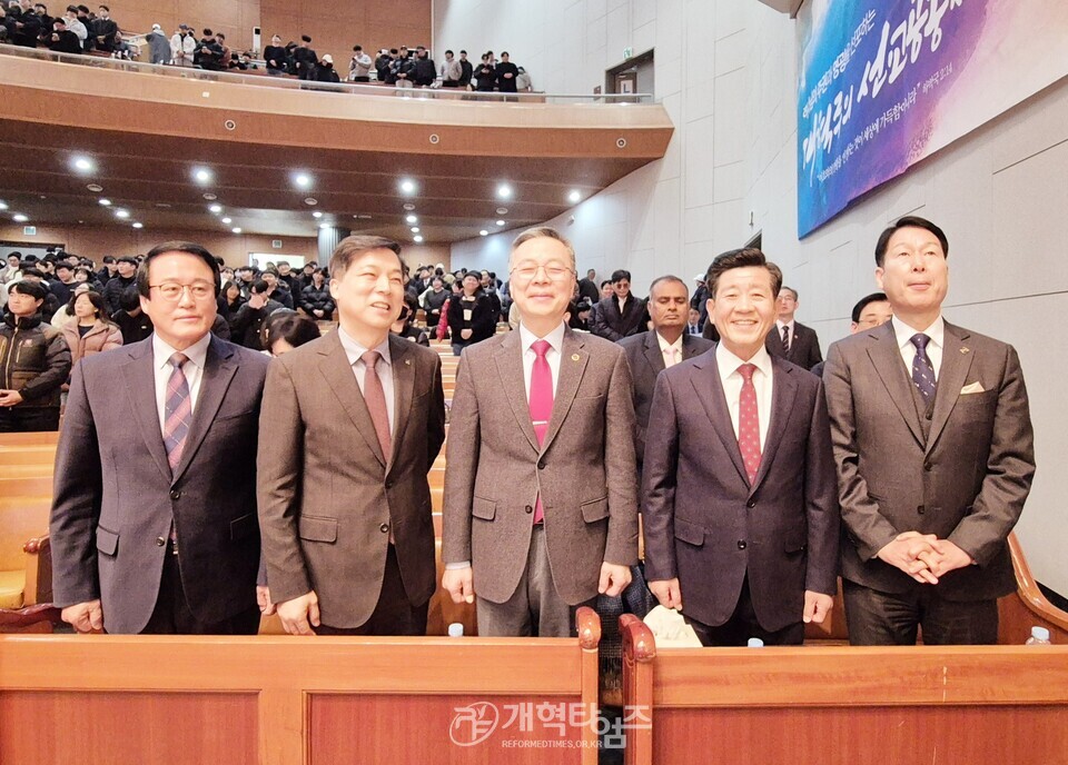 총신대 신대원 총동창회, 제21회 후배사랑 의류 후원 행사 모습