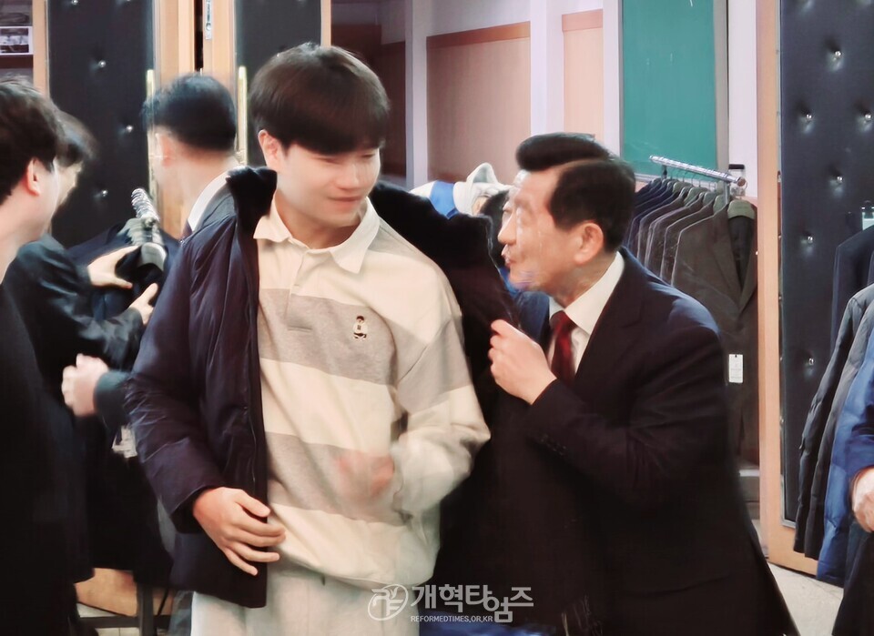 총신대 신대원 총동창회, 제21회 후배사랑 의류 후원 행사 모습