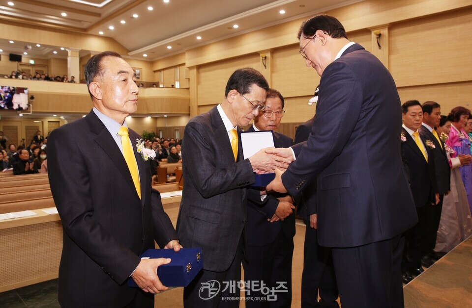 영광대교회,「교회 설립 120주년 감사 직분자 은퇴 및 임직식」모습