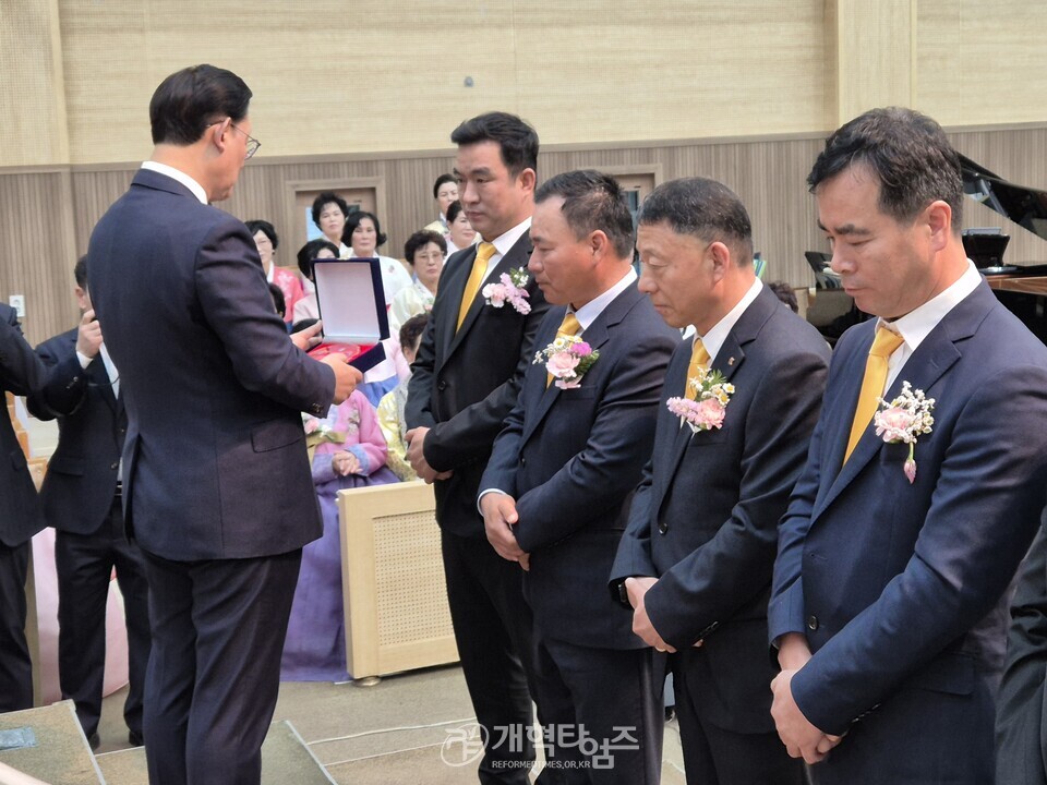 영광대교회,「교회 설립 120주년 감사 직분자 은퇴 및 임직식」모습