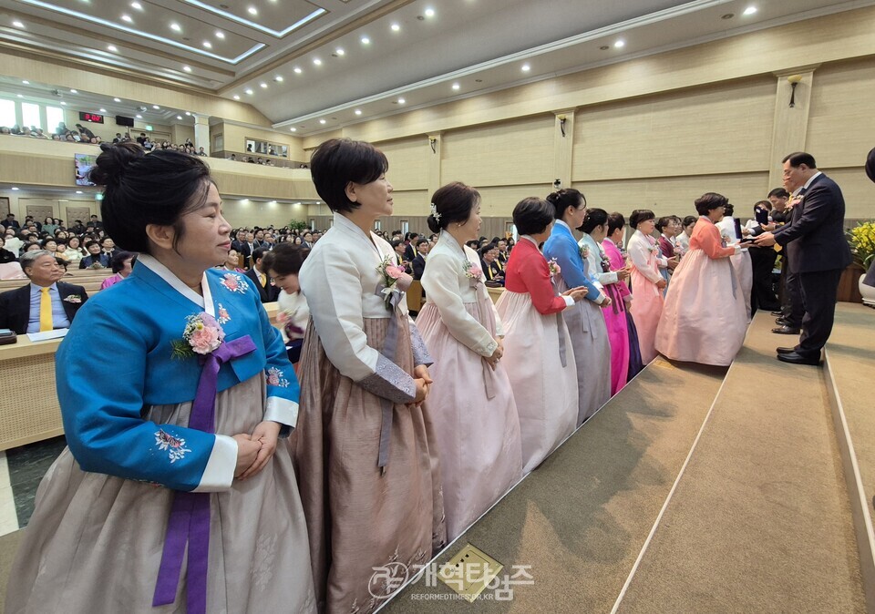 영광대교회,「교회 설립 120주년 감사 직분자 은퇴 및 임직식」모습