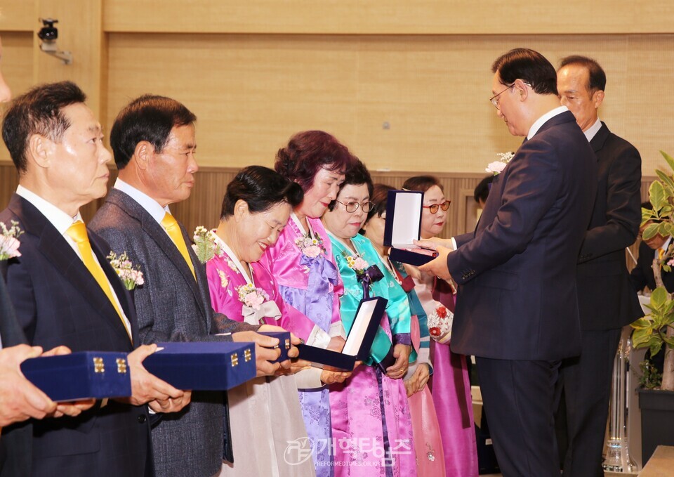 영광대교회,「교회 설립 120주년 감사 직분자 은퇴 및 임직식」모습