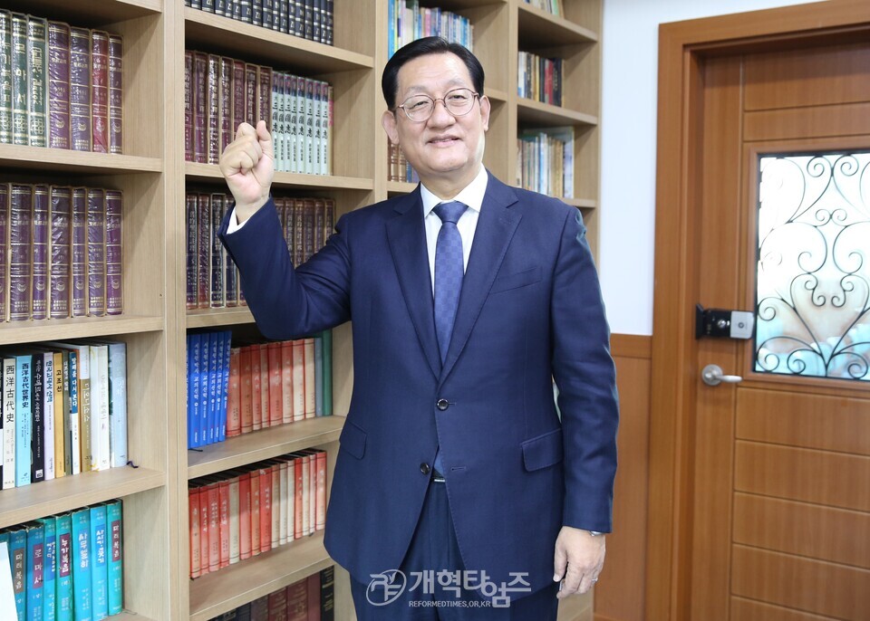 영광대교회,「교회 설립 120주년 감사 직분자 은퇴 및 임직식」모습