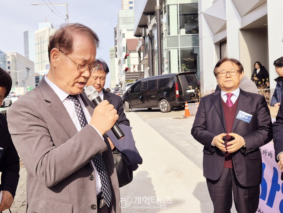 총회군선교회 &, 총회군선교부, 「사랑의 선물 손난로 전달식」 모습