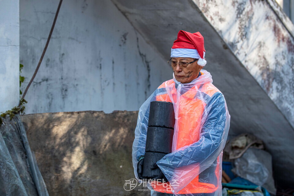 선한장로회, 이웃사랑 연탄 배달 나눔 행사 모습