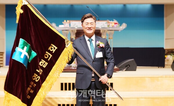 영남협의회 제 8회 정기총회 및 제110회 총회 당선인 축하 모습