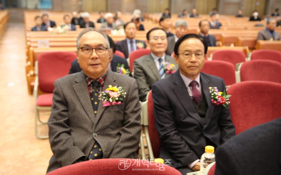 영남협의회 제 8회 정기총회 및 제110회 총회 당선인 축하 모습