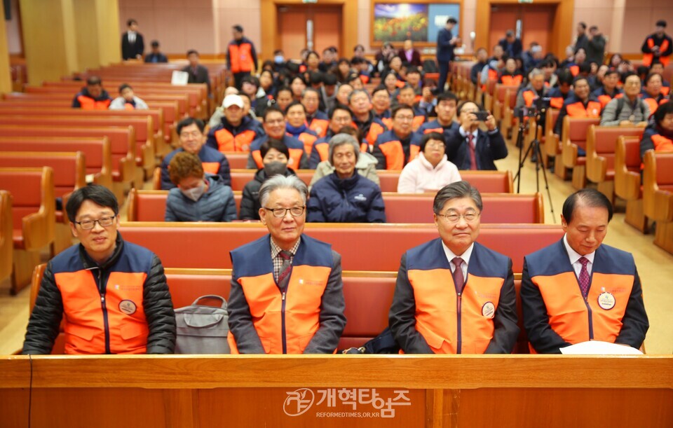 교회종합지원센터&서울ㆍ서북지역남전도회, 사랑의 연탄ㆍ김치ㆍ라면 배달 행사 모습