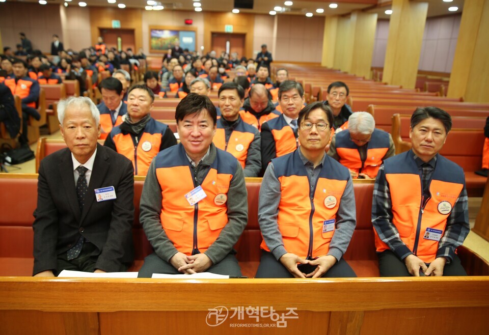 교회종합지원센터&서울ㆍ서북지역남전도회, 사랑의 연탄ㆍ김치ㆍ라면 배달 행사 모습