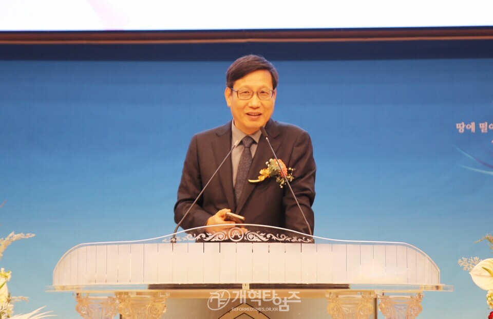 한밀교회, 심수명 원로 목사 추대 및 신임 담임목사 위임 감사예배 모습