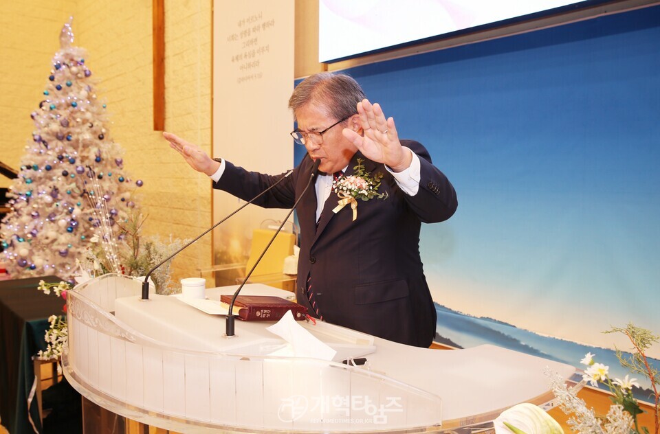 한밀교회, 심수명 원로 목사 추대 및 신임 담임목사 위임 감사예배 모습