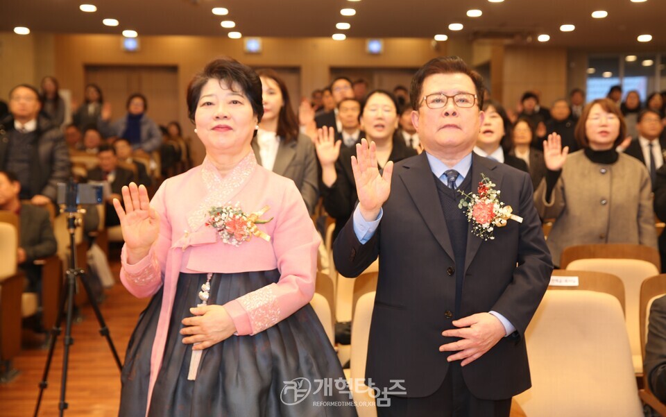 한밀교회, 심수명 원로 목사 추대 및 신임 담임목사 위임 감사예배 모습