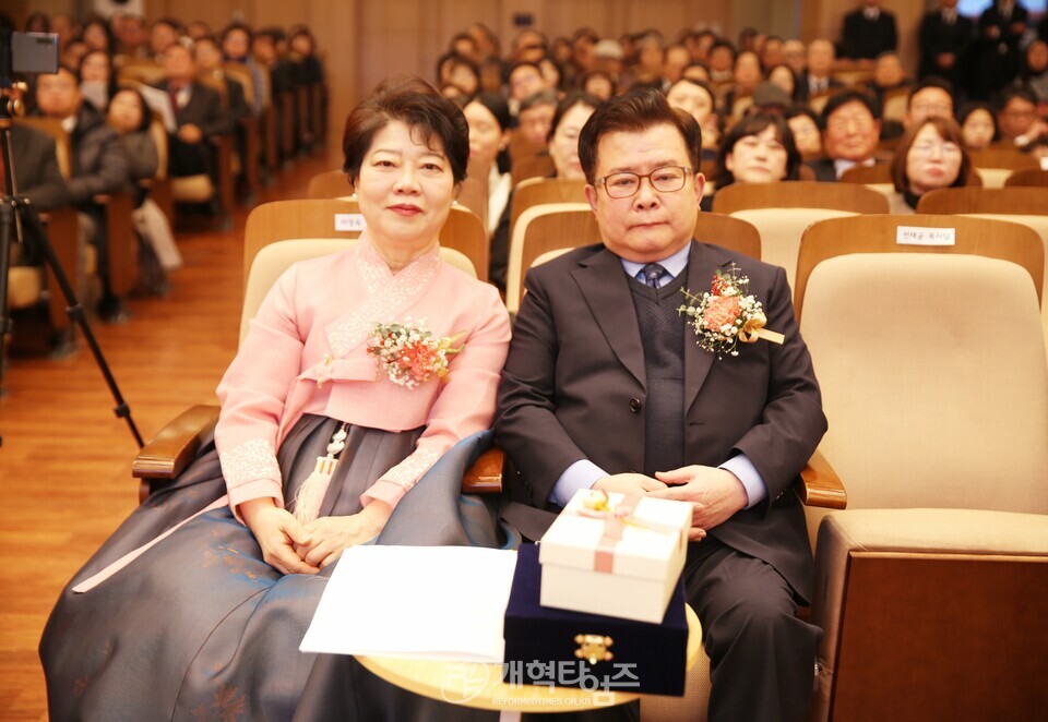 한밀교회, 심수명 원로 목사 추대 및 신임 담임목사 위임 감사예배 모습
