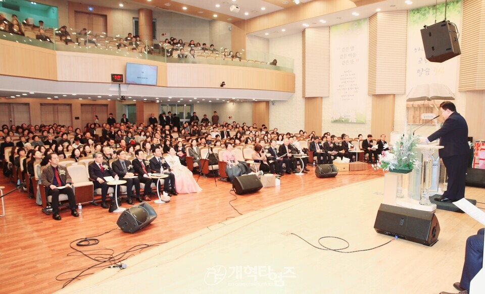 한밀교회, 심수명 원로 목사 추대 및 신임 담임목사 위임 감사예배 모습