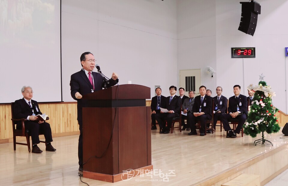 전국남전도회, 광주교도소에서 수용자들과 성탄축하 전도 예배 모습