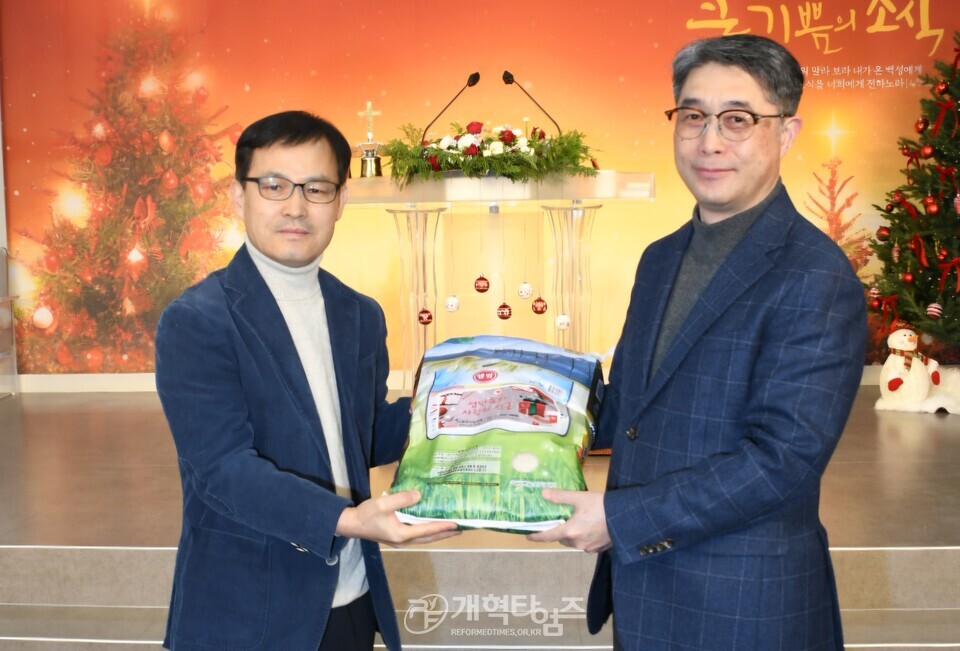 노원 주사랑교회, 소외 계층에 사랑의 쌀 전달 모습