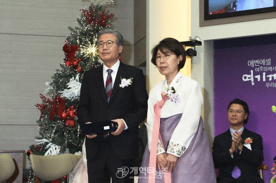 충정교회, 옥성석 원로 목사 추대 및 담임 목사 위임 감사예배 모습