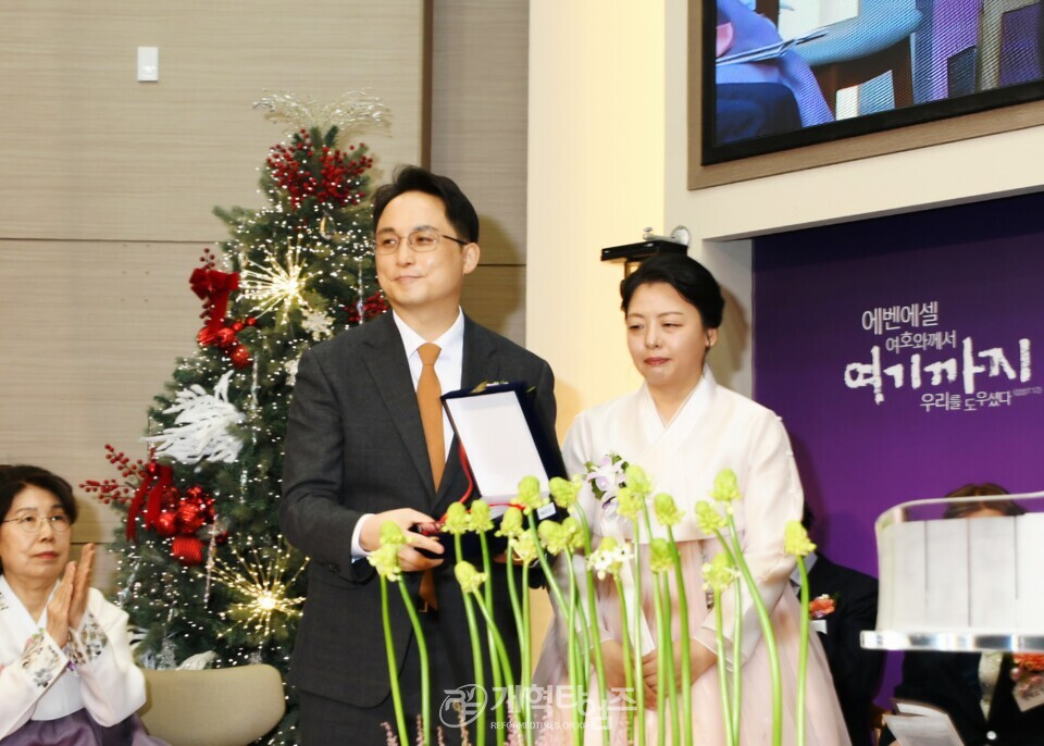 충정교회, 옥성석 원로 목사 추대 및 담임 목사 위임 감사예배 모습