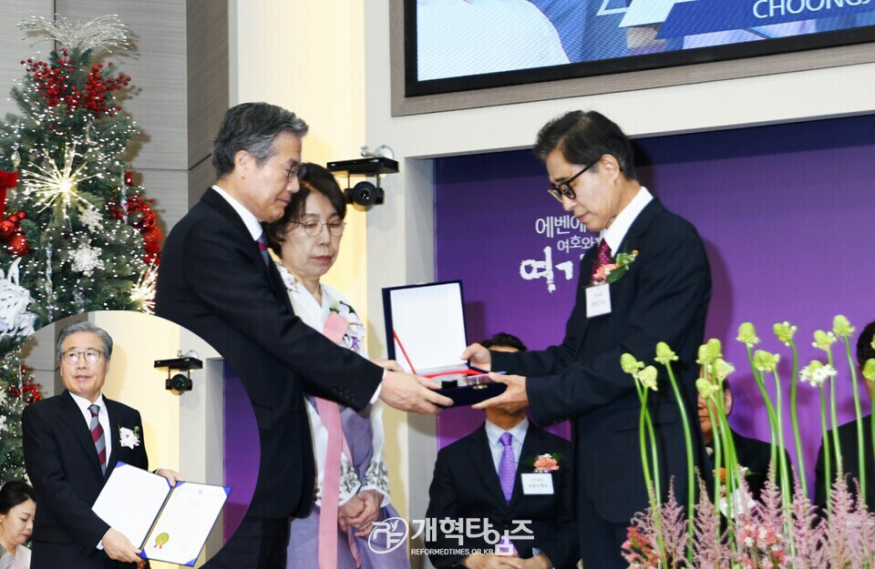 충정교회, 옥성석 원로 목사 추대 및 담임 목사 위임 감사예배 모습