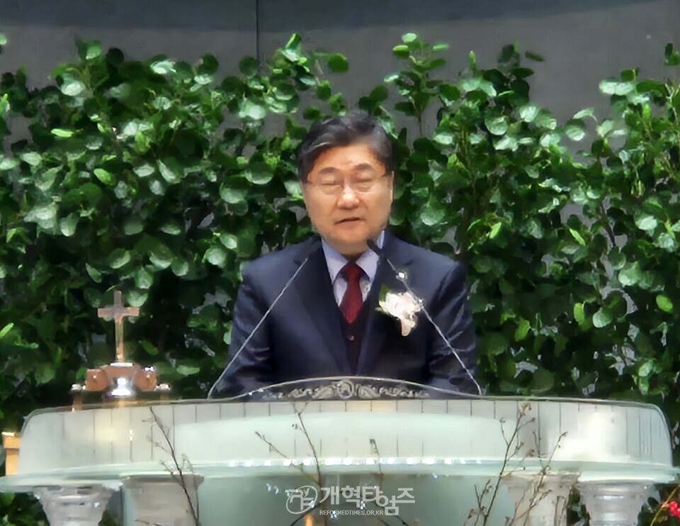 꽃동산교회, 김종준 원로 목사 추대ㆍ담임 목사 위임 및 장로 은퇴 감사예배 모습