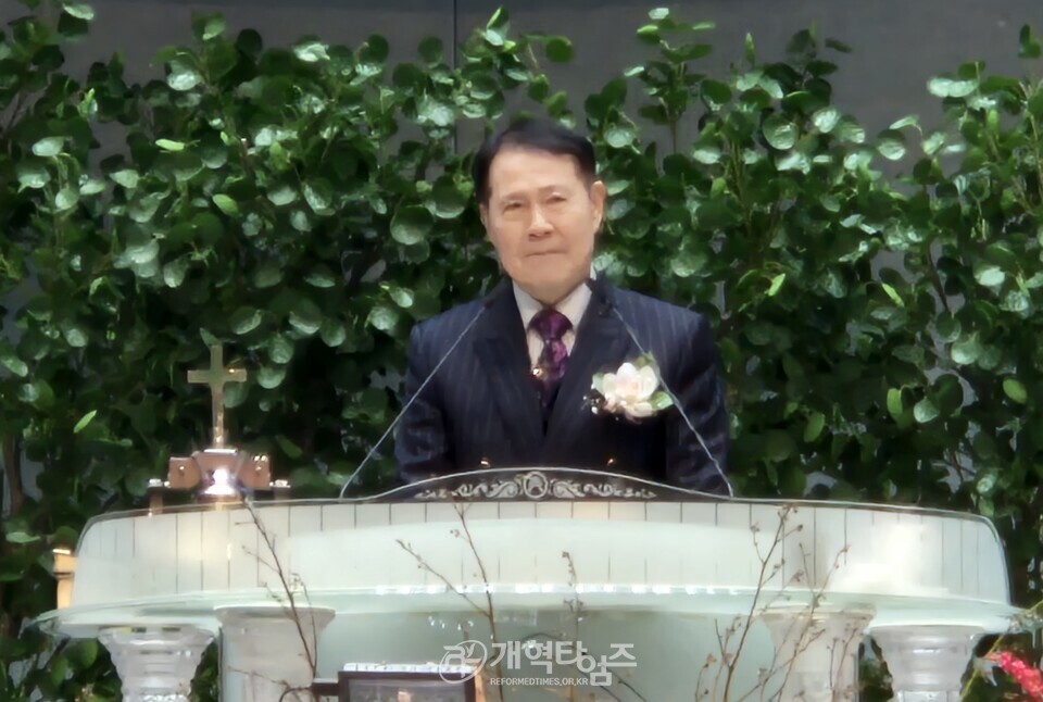 꽃동산교회, 김종준 원로 목사 추대ㆍ담임 목사 위임 및 장로 은퇴 감사예배 모습