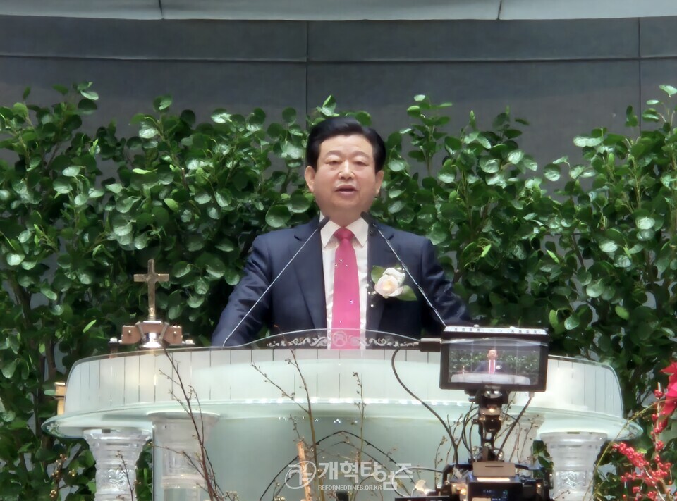 꽃동산교회, 김종준 원로 목사 추대ㆍ담임 목사 위임 및 장로 은퇴 감사예배 모습