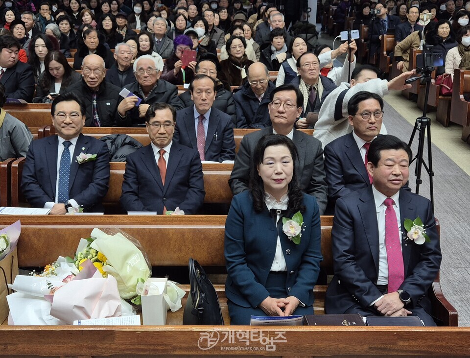 꽃동산교회, 김종준 원로 목사 추대ㆍ담임 목사 위임 및 장로 은퇴 감사예배 모습