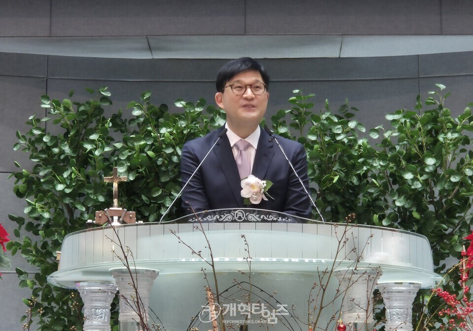 꽃동산교회, 김종준 원로 목사 추대ㆍ담임 목사 위임 및 장로 은퇴 감사예배 모습