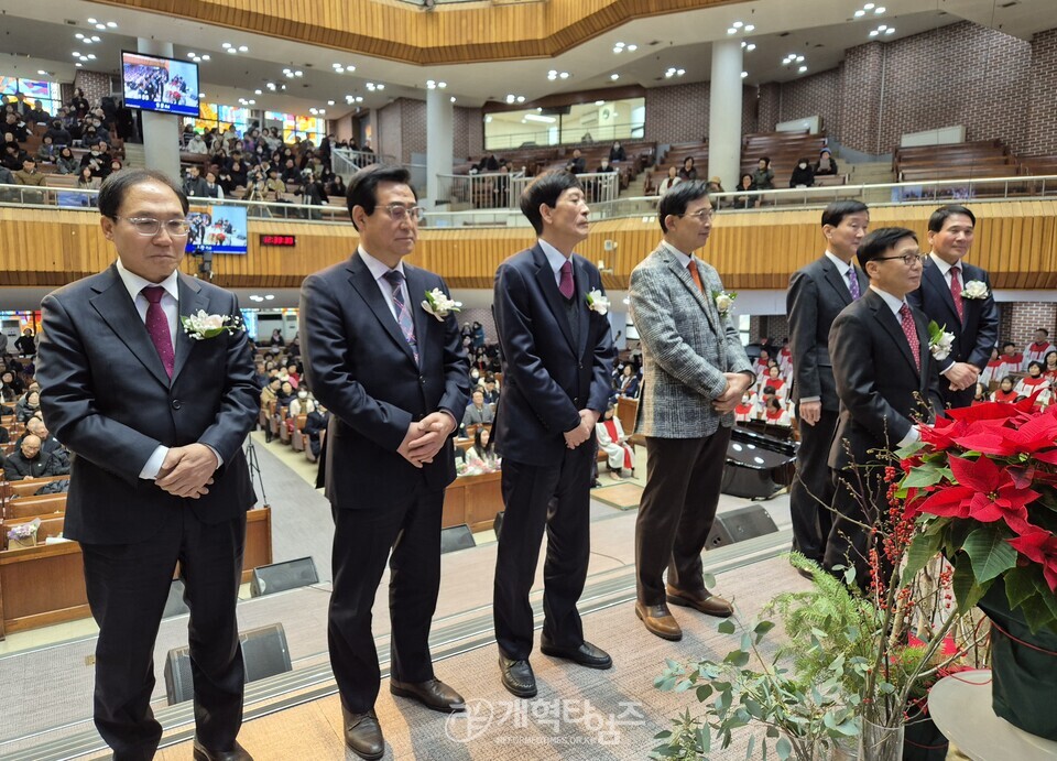 꽃동산교회, 김종준 원로 목사 추대ㆍ담임 목사 위임 및 장로 은퇴 감사예배 모습