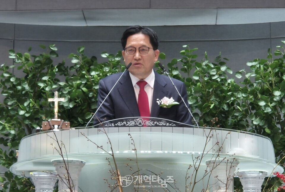 꽃동산교회, 김종준 원로 목사 추대ㆍ담임 목사 위임 및 장로 은퇴 감사예배 모습