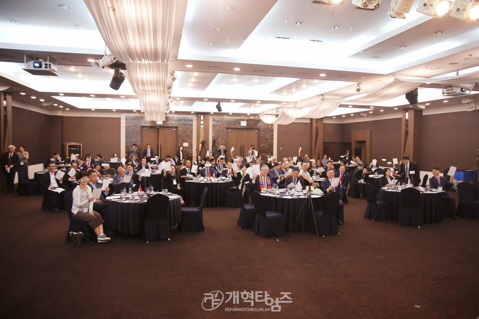 세계 개혁주의 교단 및 아시아 교회 지도자 대회 둘째날 포럼 모습