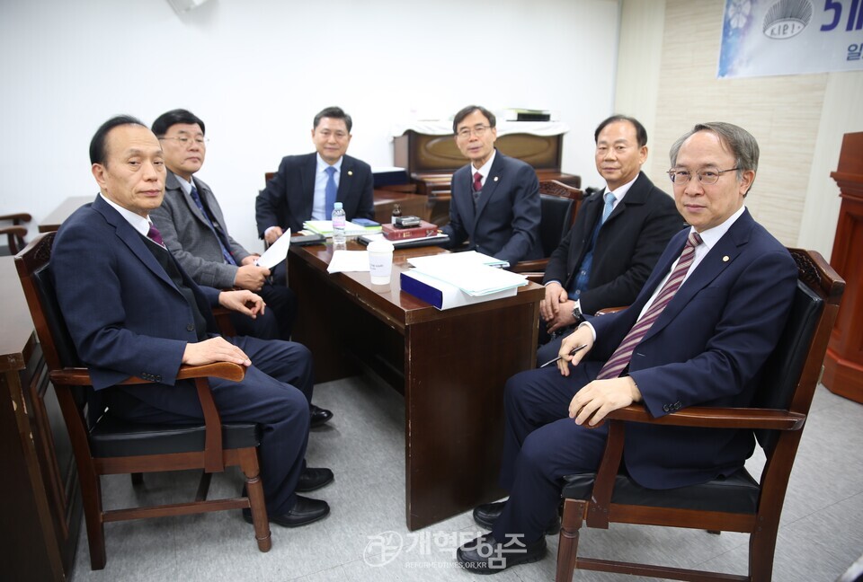 제55회기 전국장로회, 5개 지역장로회 회장 및 특별위원장 연석회의 모습