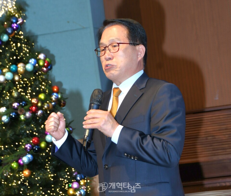 문찬호 목사, 성남교회 제직세미나 특별찬양 모습