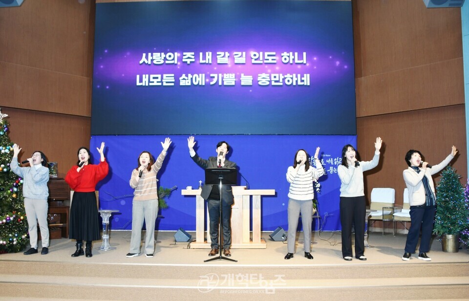 문찬호 목사, 성남교회 제직세미나 특별찬양 모습